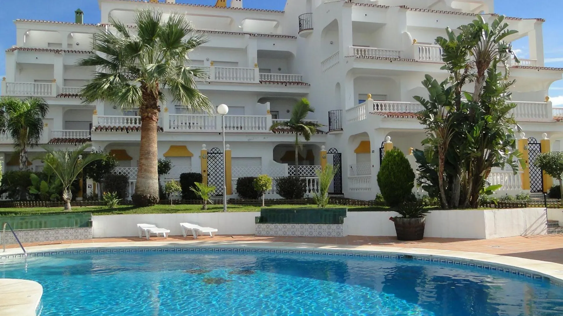 Apartamentos Las Rosas De Capistrano Nerja Spain